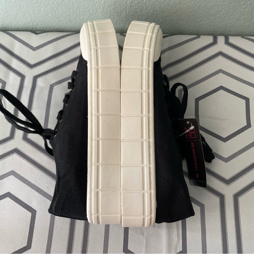 🌱5/$25🌱 No Boundaries | Black & White Canvas Platform Sneakers - Picture 4 of 7